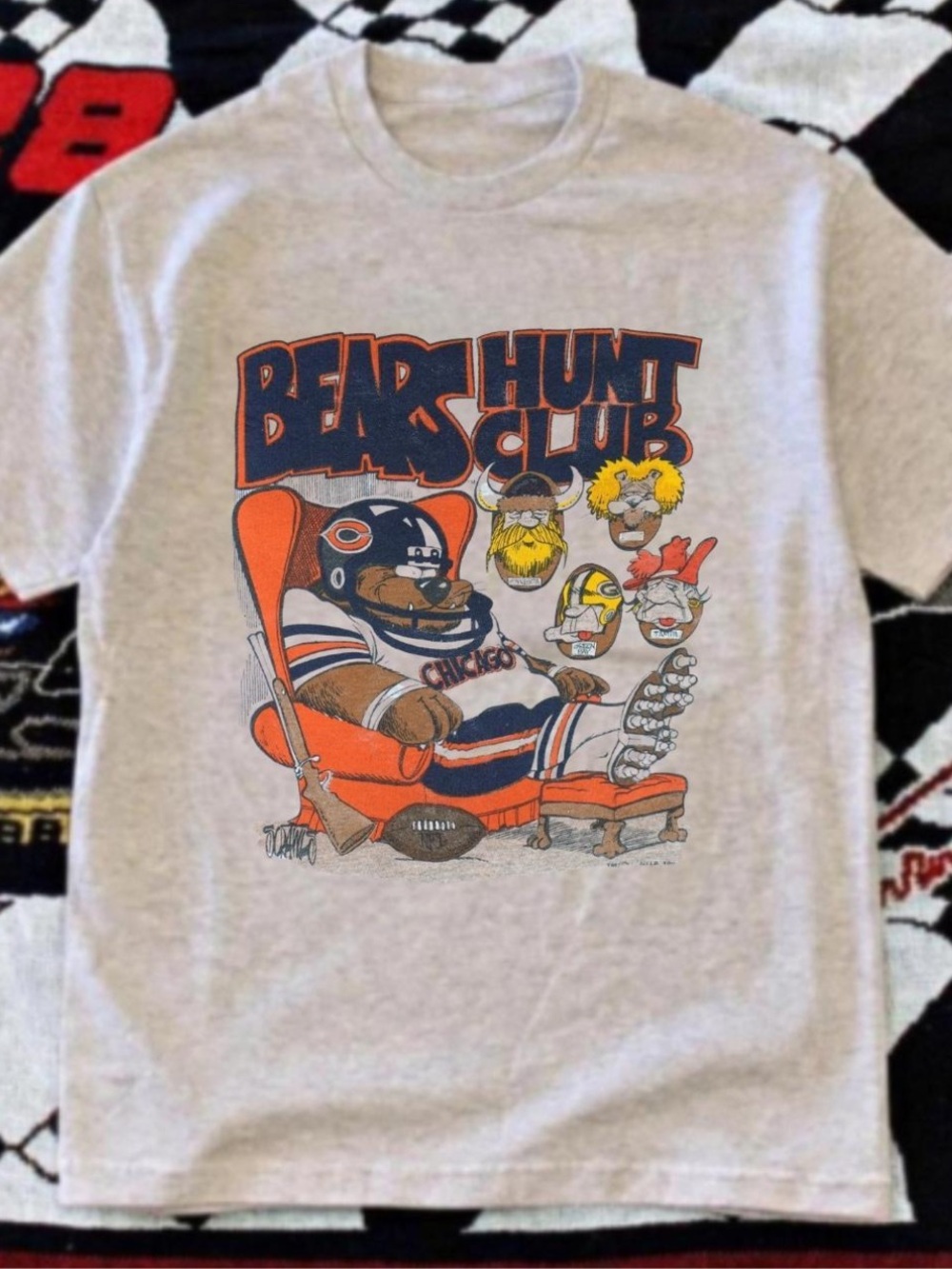 Gildan Cream Chicago Bears 'Bears Hunt Club' Graphic Tee